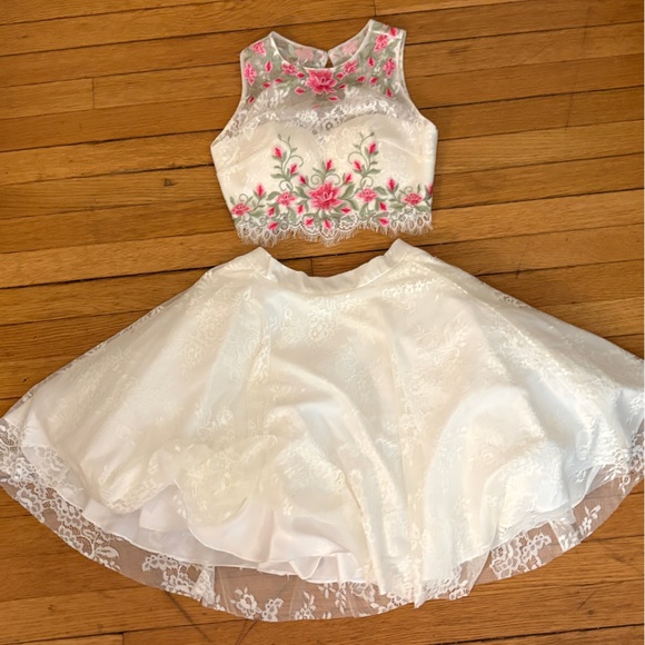 Dresses & Skirts - Floral Embroidered formal White and Pink 2 piece dress